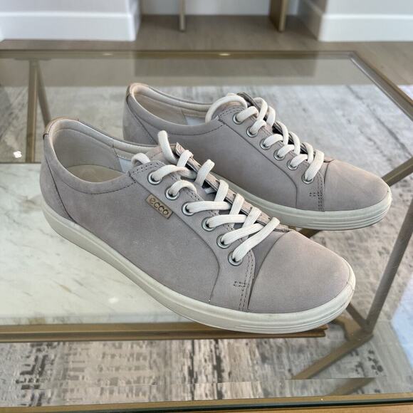 Ecco Soft 7 Sneaker Women Sz 7 7.5 Grey Tan Comfort Low Top Preppy Travel Coast - Picture 1 of 11